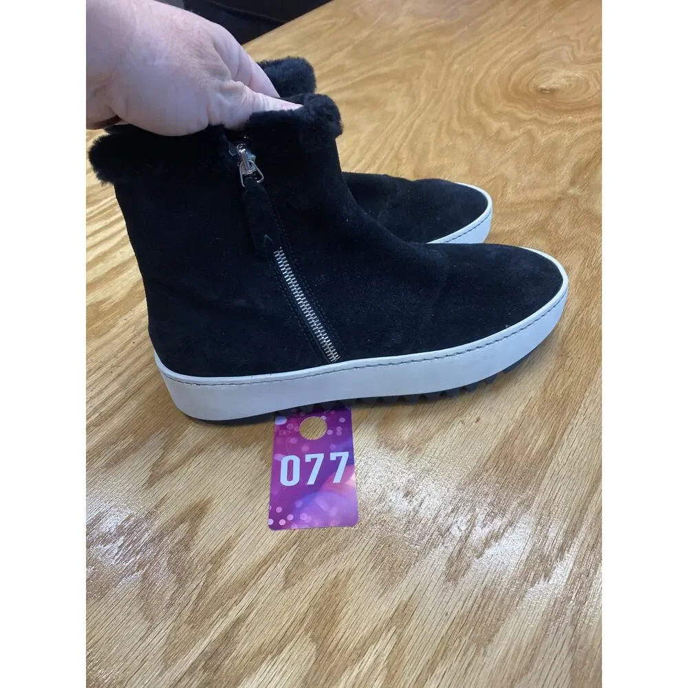 Aquatalia Women's 8.5 Black Suede Round Toe Pull-On Side Zip Ankle Bootie